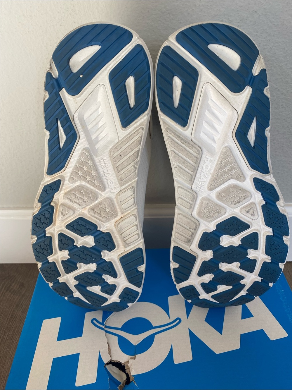Hoka Arahi 7 Men’s 11 Frost/Gold - Picture 6 of 8